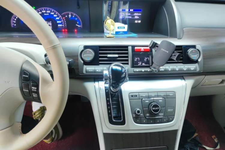 Used Honda Elysion 2012 2.4L VTi Luxury Edition Audio And AC Panel