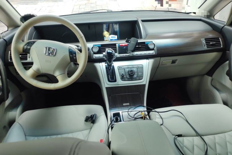 Used Honda Elysion 2012 2.4L VTi Luxury Edition Center Console