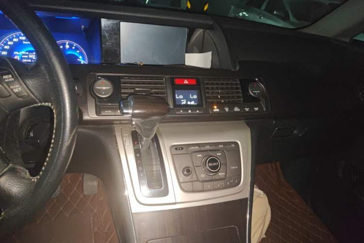 Used Honda Elysion 2012 2.4L VTi-S Prestige Edition Audio And AC Panel
