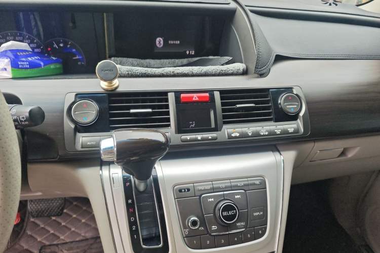 Used Honda Elysion 2012 2.4L VTi-S Prestige Edition Audio And AC Panel