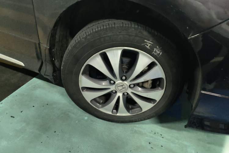Used Honda Elysion 2012 2.4L VTi-S Prestige Edition Right Front Wheel Hub