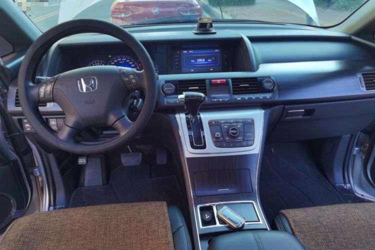 Used Honda Elysion 2012 2.4L VTi Luxury Edition Center Console