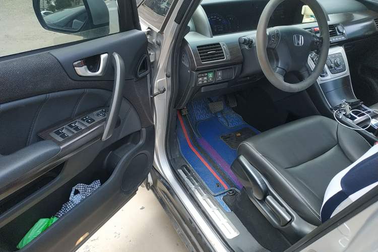 Used Honda Elysion 2012 2.4L VTi Luxury Edition Interior 3