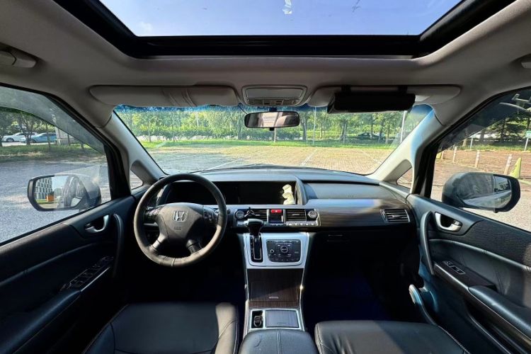 Used Honda Elysion 2012 2.4L VTi Luxury Edition Interior 6