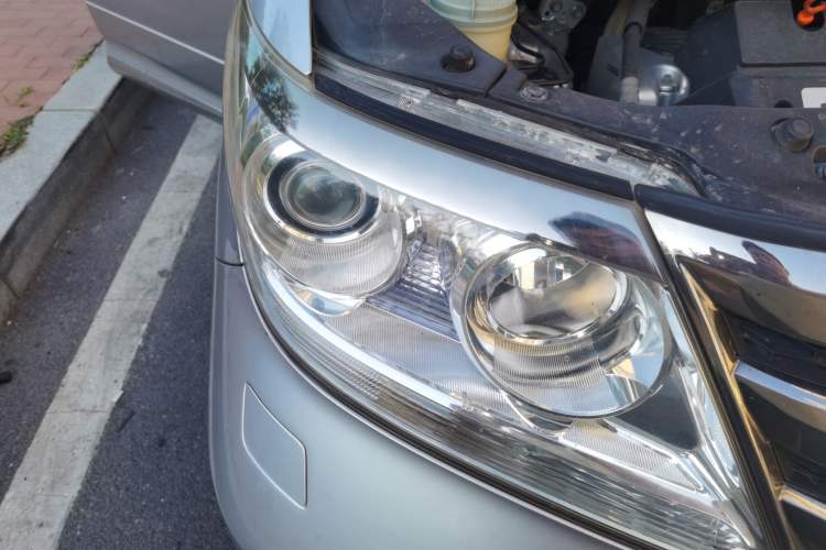 Used Honda Elysion 2012 2.4L VTi Luxury Edition Right Front Headlight