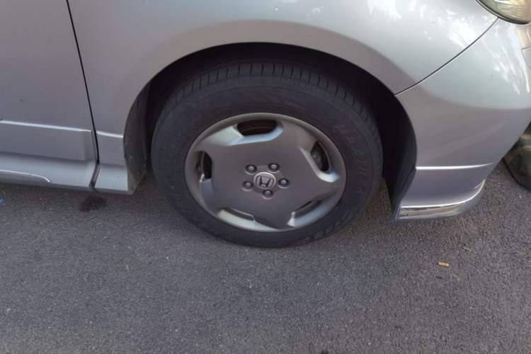 Used Honda Elysion 2012 2.4L VTi Luxury Edition Right Front Wheel Hub