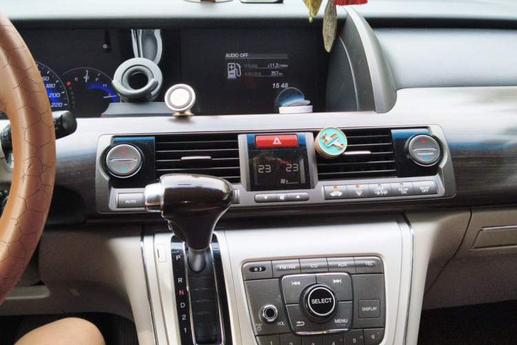 Used Honda Elysion 2012 2.4L VTi-S Prestige Edition Audio And AC Panel