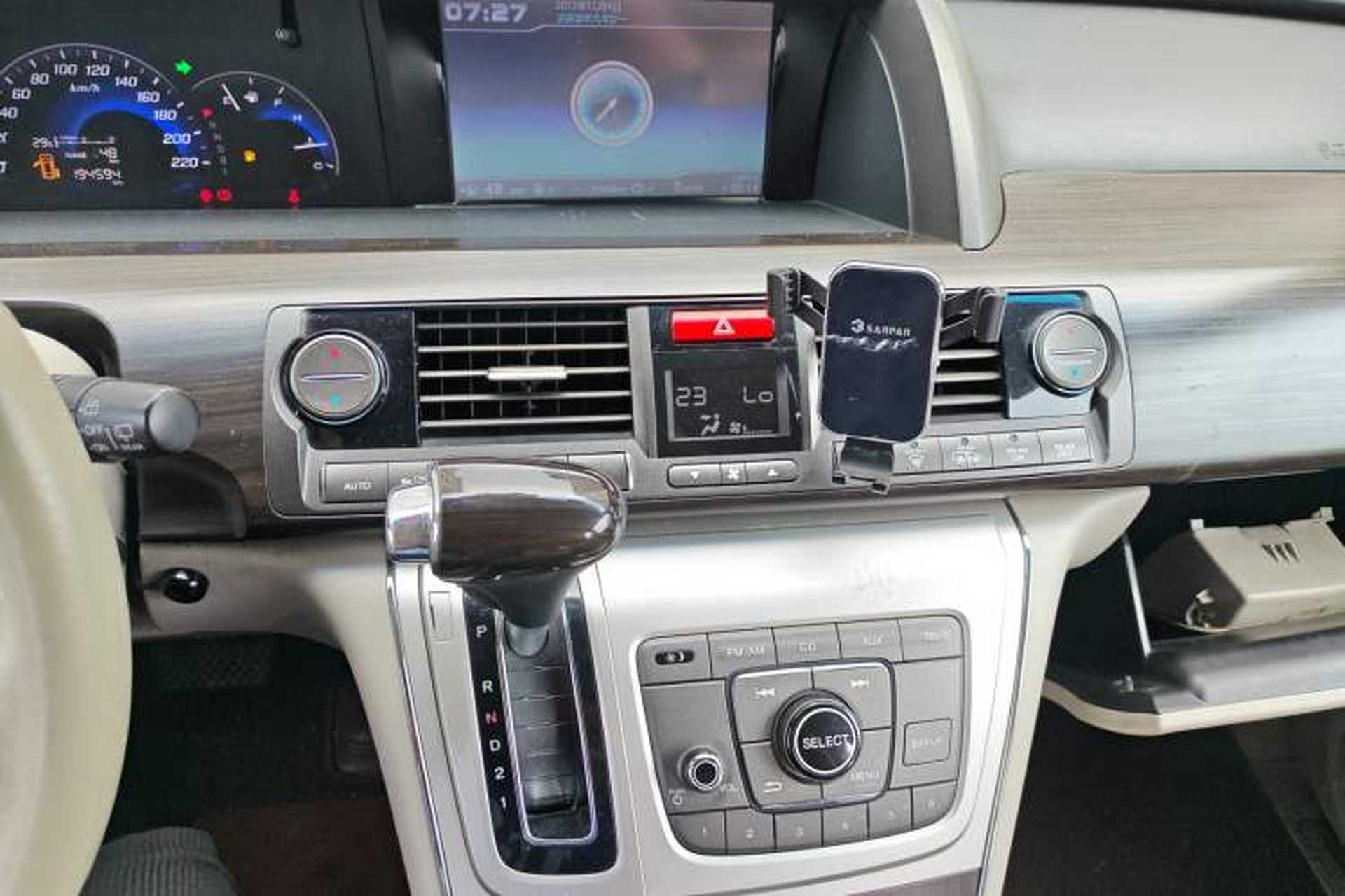 Used Honda Elysion 2012 2.4L VTi-S Prestige Edition Audio And AC Panel