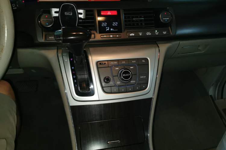 Used Honda Elysion 2012 2.4L VTi-S Prestige Edition Audio And AC Panel