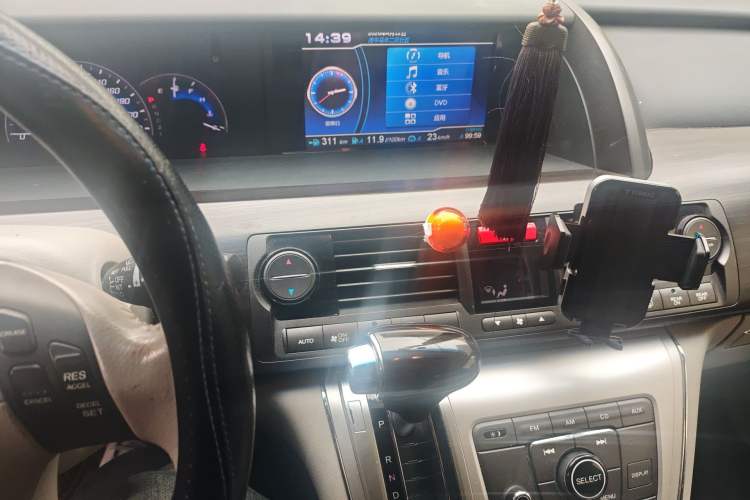 Used Honda Elysion 2012 2.4L VTi Luxury Navigation Edition Audio And AC Panel