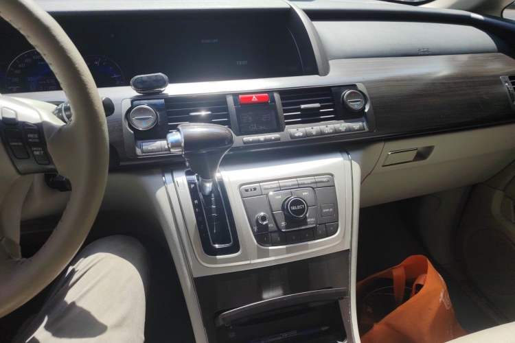 Used Honda Elysion 2012 2.4L VTi-S Prestige Edition Audio And AC Panel