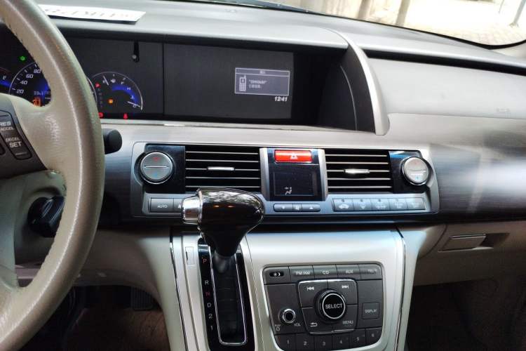 Used Honda Elysion 2012 2.4L VTi-S Prestige Edition Audio And AC Panel