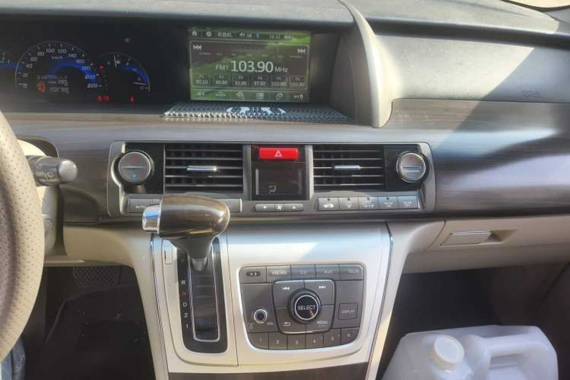 Used Honda Elysion 2012 2.4L VTi-S Prestige Edition Audio And AC Panel