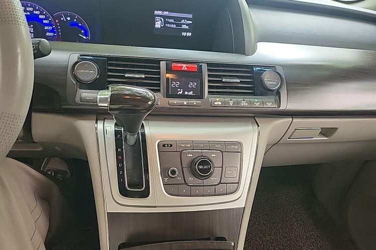 Used Honda Elysion 2012 2.4L VTi-S Prestige Edition Audio And AC Panel