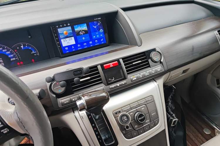 Used Honda Elysion 2012 2.4L VTi-S Prestige Edition Audio And AC Panel