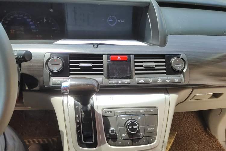 Used Honda Elysion 2012 2.4L VTi-S Prestige Edition Audio And AC Panel