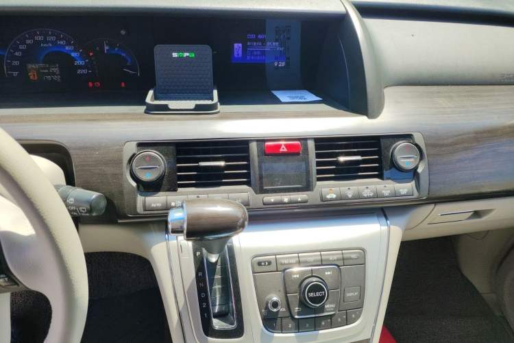 Used Honda Elysion 2012 2.4L VTi-S Prestige Edition Audio And AC Panel