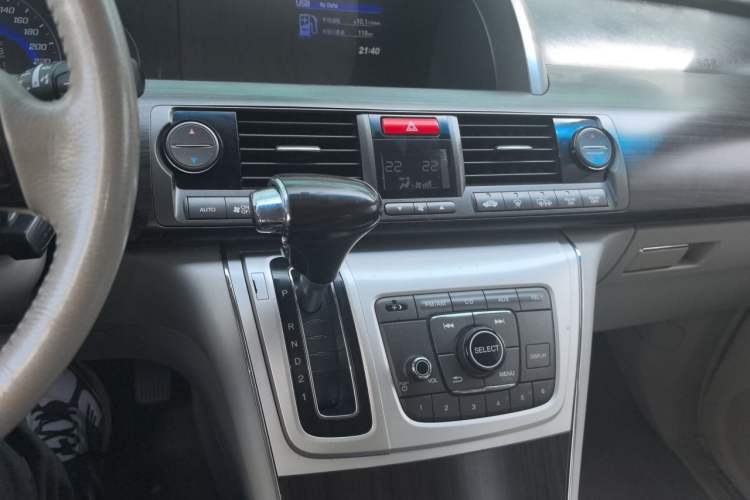 Used Honda Elysion 2012 2.4L VTi-S Prestige Edition Audio And AC Panel