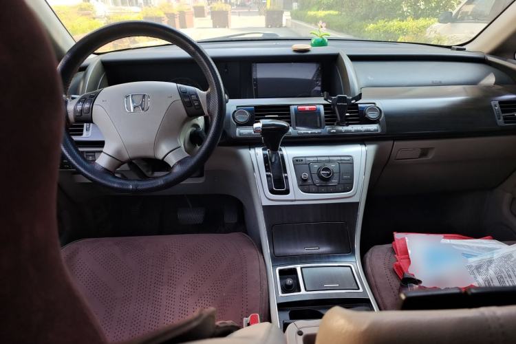 Used Honda Elysion 2012 2.4L VTi Luxury Edition Center Console
