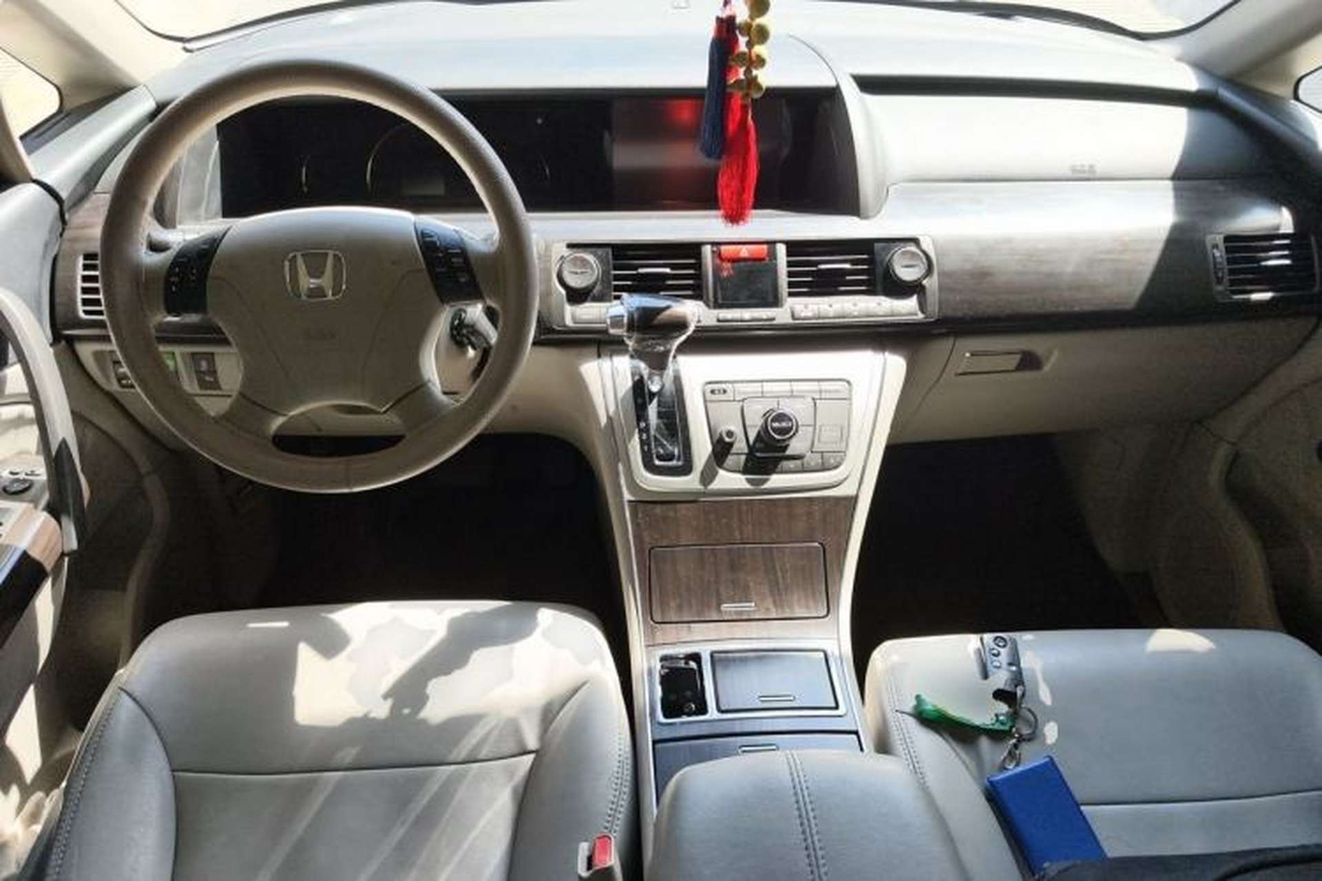 Used Honda Elysion 2012 2.4L VTi Luxury Edition Center Console