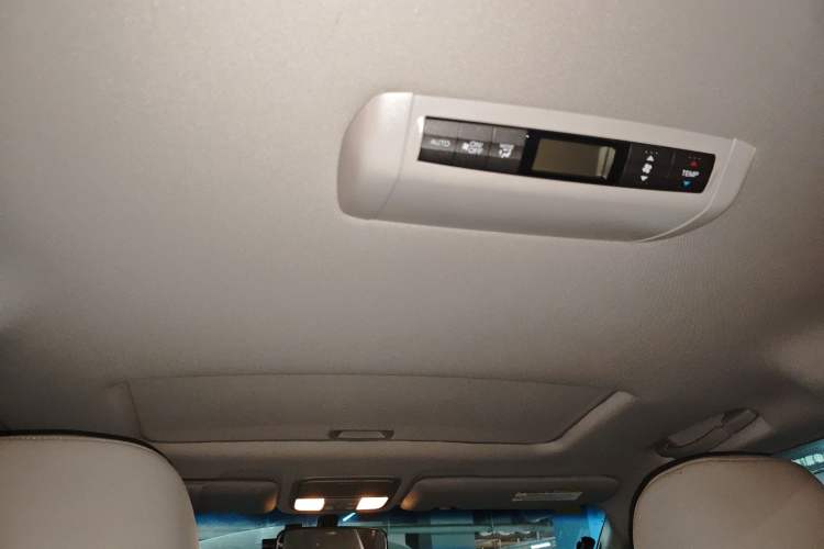 Used Honda Elysion 2012 2.4L VTi-S Prestige Edition Headliner