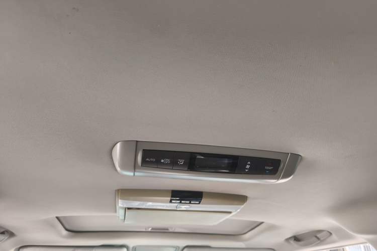 Used Honda Elysion 2012 2.4L VTi-S Prestige Edition Headliner