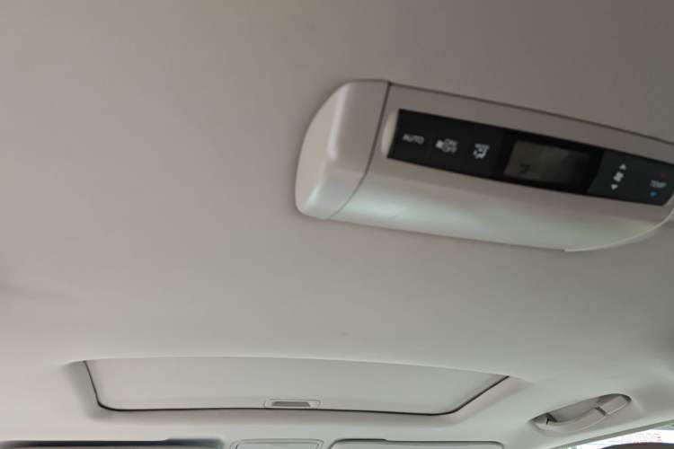 Used Honda Elysion 2012 2.4L VTi-S Prestige Edition Headliner