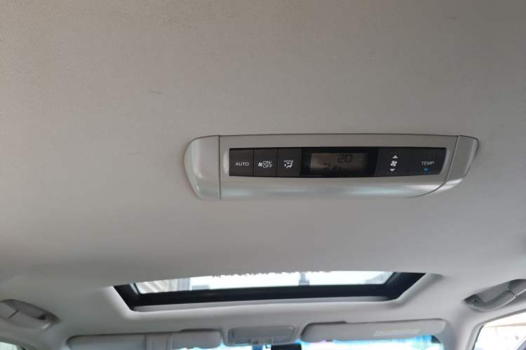 Used Honda Elysion 2012 2.4L VTi-S Prestige Edition Headliner