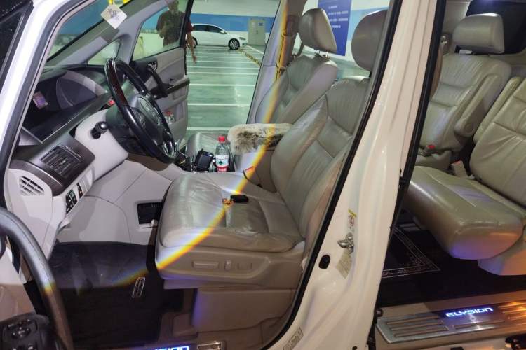 Used Honda Elysion 2012 2.4L VTi-S Prestige Edition Left Front Seat