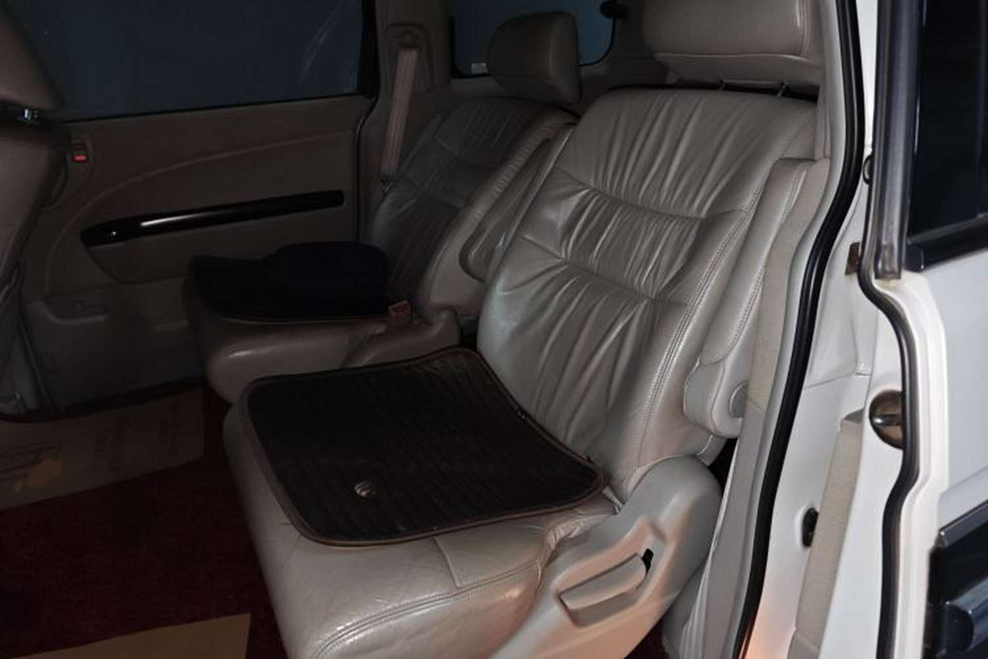 Used Honda Elysion 2012 2.4L VTi-S Prestige Edition Left Rear Seat