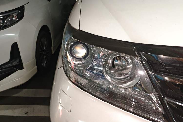 Used Honda Elysion 2012 2.4L VTi-S Prestige Edition Right Front Headlight