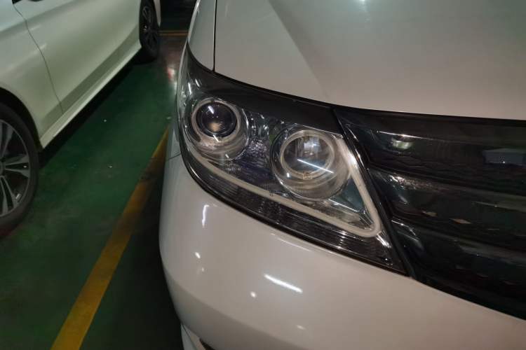 Used Honda Elysion 2012 2.4L VTi-S Prestige Edition Right Front Headlight
