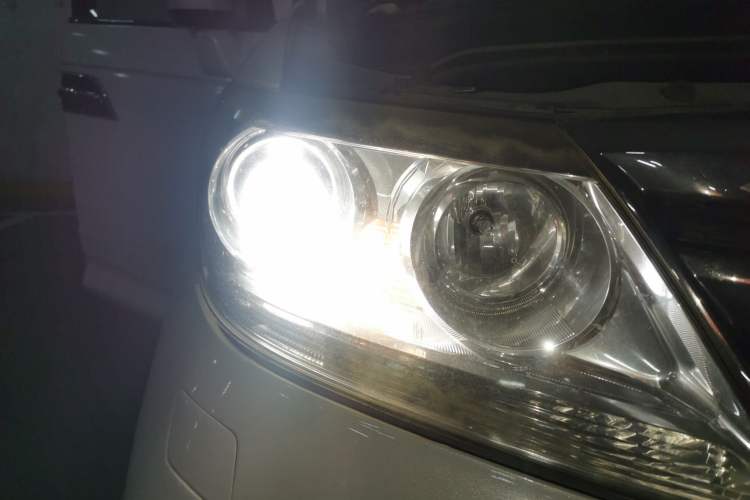 Used Honda Elysion 2012 2.4L VTi-S Prestige Edition Right Front Headlight