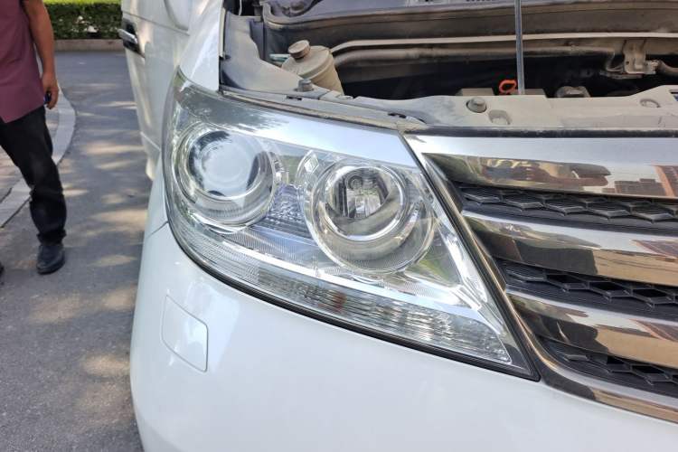 Used Honda Elysion 2012 2.4L VTi Luxury Edition Right Front Headlight