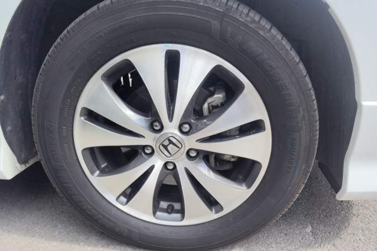Used Honda Elysion 2012 2.4L VTi-S Prestige Edition Right Front Wheel Hub