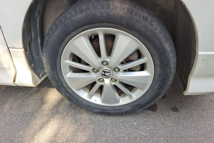 Used Honda Elysion 2012 2.4L VTi Luxury Edition Right Front Wheel Hub