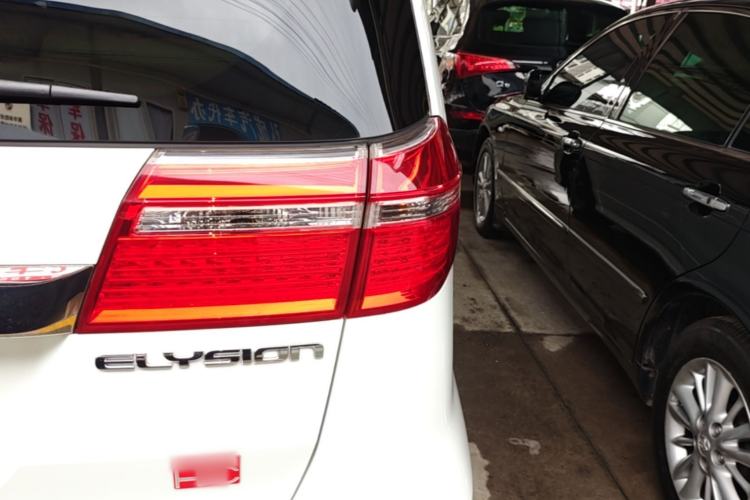 Used Honda Elysion 2012 2.4L VTi-S Prestige Edition Right Rear Taillight