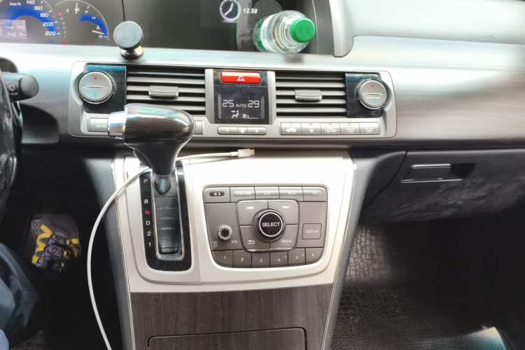 Used Honda Elysion 2015 2.4L VTi-S Prestige Edition Audio And AC Panel