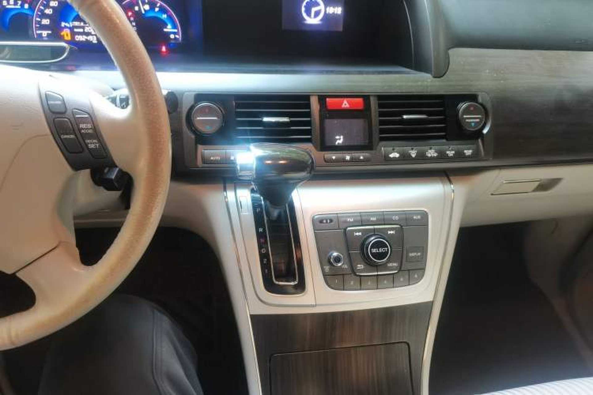 Used Honda Elysion 2015 2.4L VTi Luxury Edition Audio And AC Panel