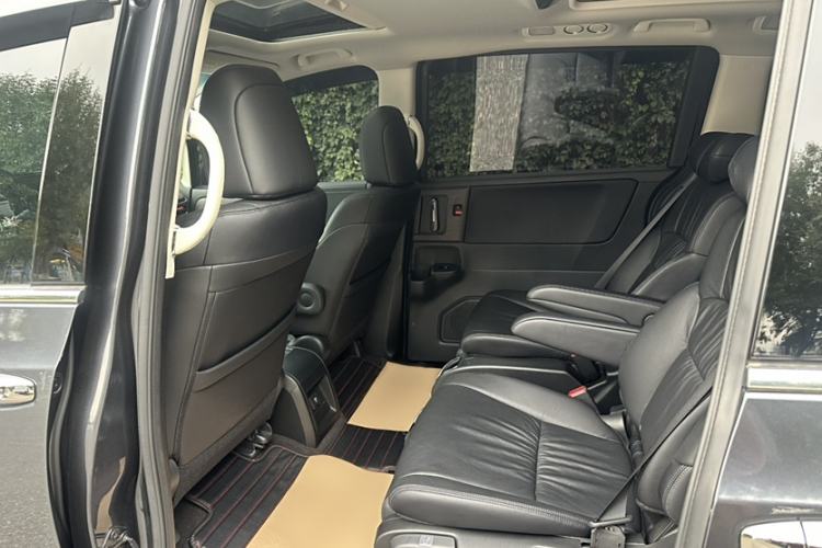 Used Honda Elysion 2015 2.4L VTi-S Prestige Edition Interior 3