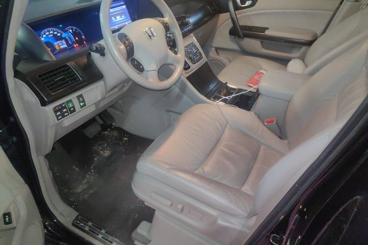 Used Honda Elysion 2015 2.4L VTi-S Prestige Edition Interior 3