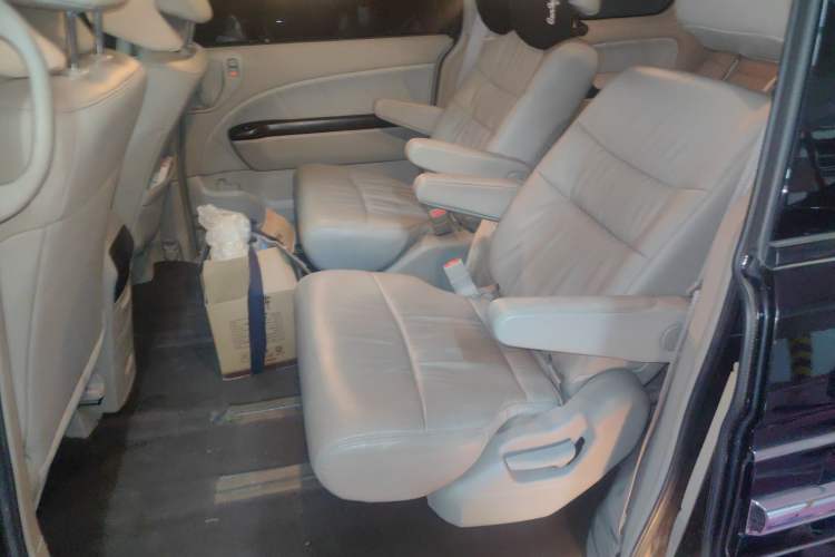 Used Honda Elysion 2015 2.4L VTi-S Prestige Edition Interior 4