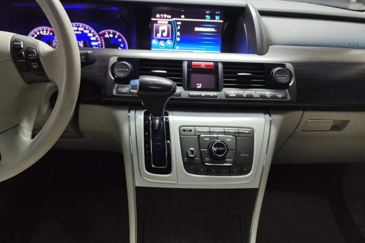 Used Honda Elysion 2015 2.4L VTi-S Prestige Edition Audio And AC Panel