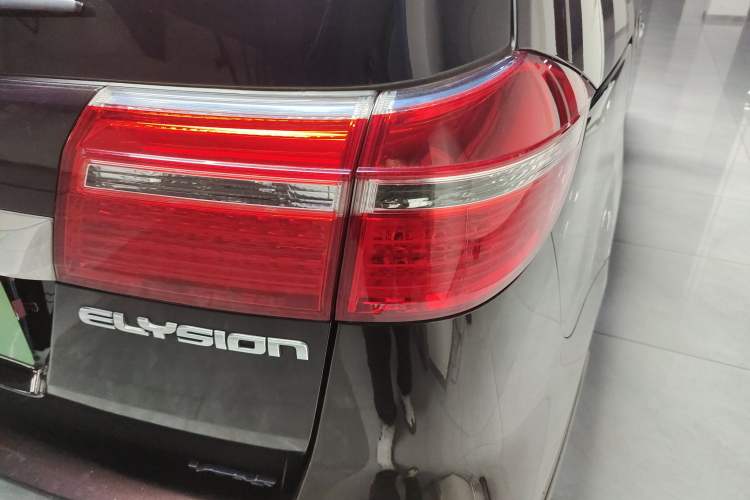 Used Honda Elysion 2015 2.4L VTi-S Prestige Edition Right Rear Taillight