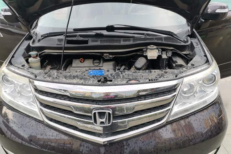 Used Honda Elysion 2015 2.4L VTi Comfort Version Engine Bay