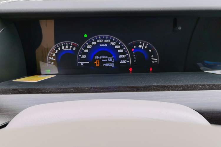 Used Honda Elysion 2015 2.4L VTi Comfort Version Odometer Close Up