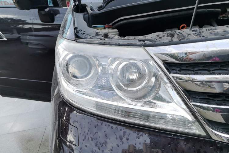 Used Honda Elysion 2015 2.4L VTi Comfort Version Right Front Headlight