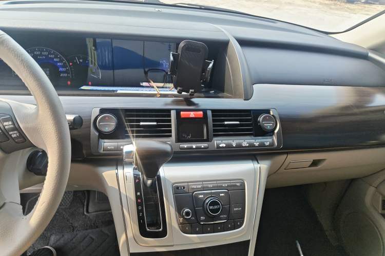 Used Honda Elysion 2015 2.4L VTi-S Prestige Edition Audio And AC Panel