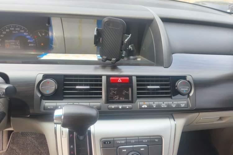 Used Honda Elysion 2015 2.4L VTi-S Prestige Edition Audio And AC Panel