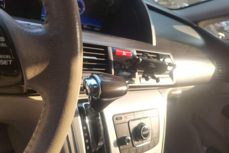Used Honda Elysion 2015 2.4L VTi-S Prestige Edition Audio And AC Panel
